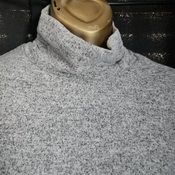 ♠️10/$10♠️ Mock Neck Gray Lightweight Sweater - Picture 3 of 7